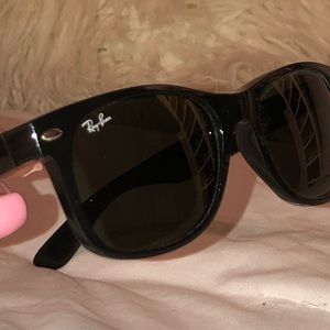 Black Ray-Ban NEW WAYFARER CLASSIC